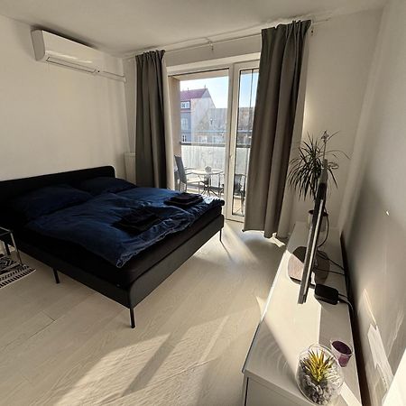New Studio, Central Location! Bratislava Bagian luar foto